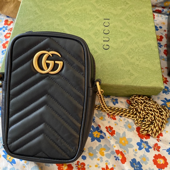 Gucci sling bag looks new complete dust bag, receipt and box included - Picture 2 of 2